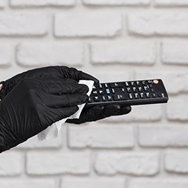 Pulire il telecomando - Immagine di magnific